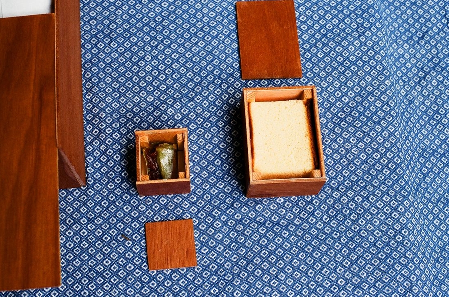 <p>2014<br />
Pillow Feet and<br />
Japanese Sweets</p>